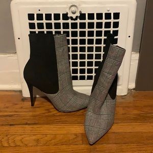 Never worn Steve Madden boots